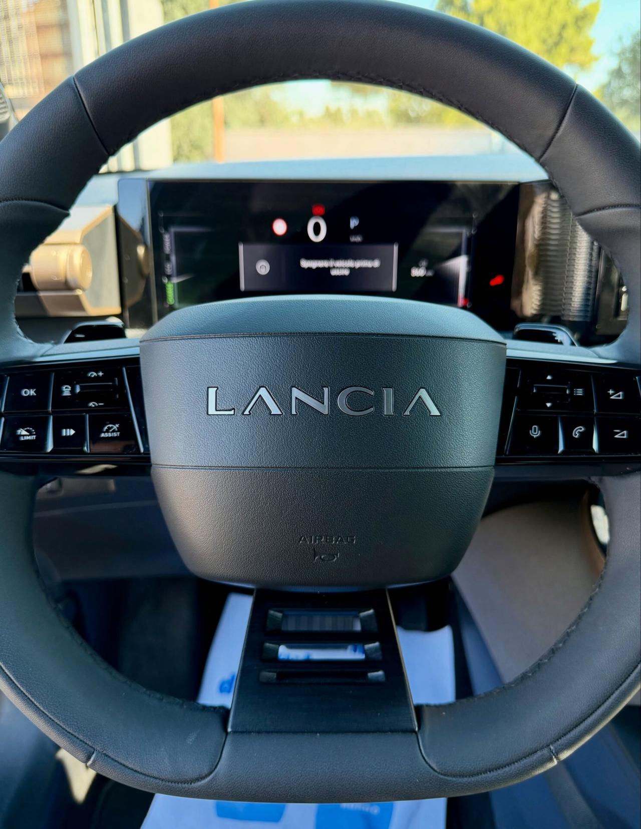 Lancia Ypsilon Hybrid e-DCT Edizione Cassina