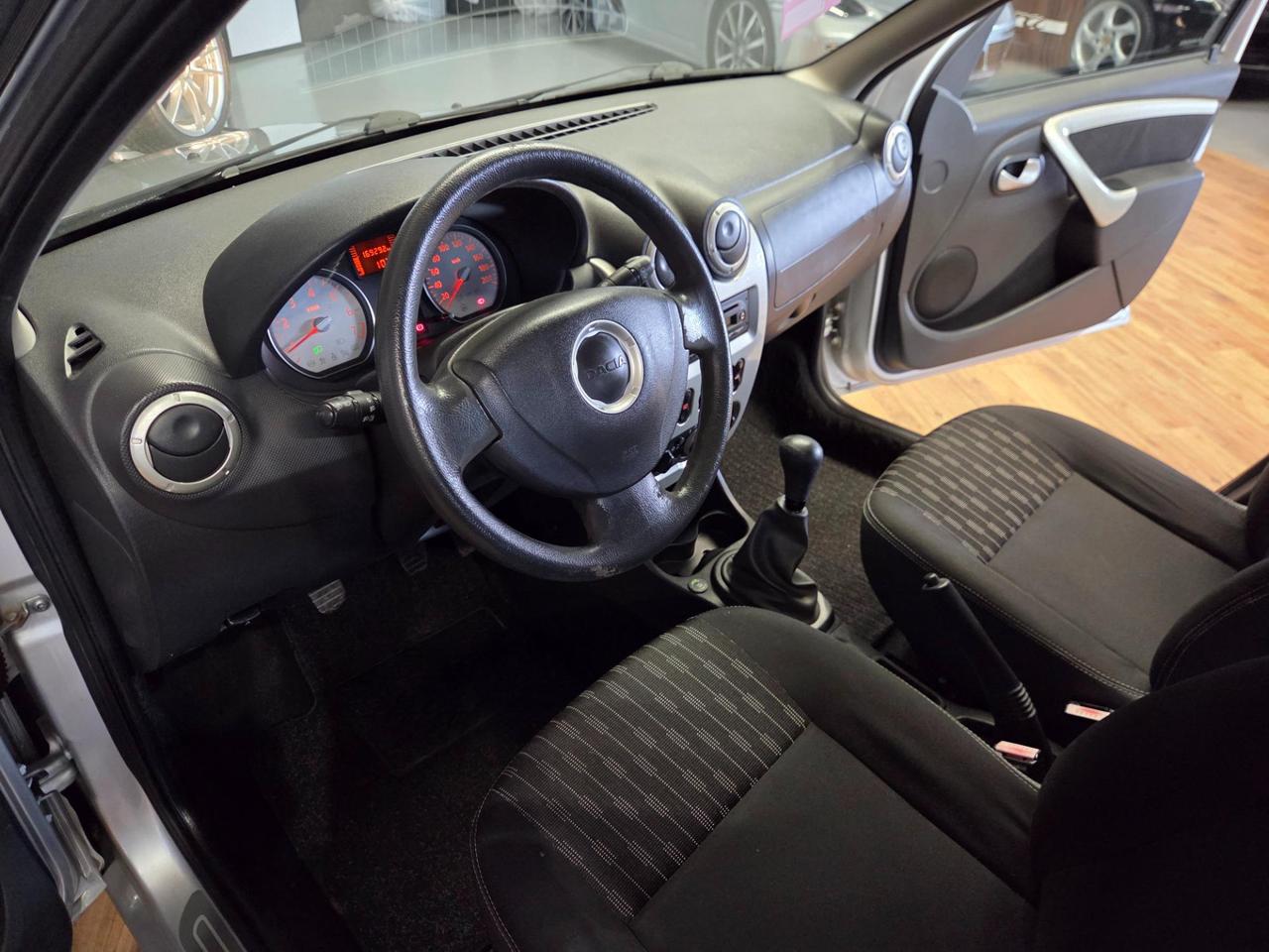 Dacia Logan MCV 1.6 Embleme (blackline) Gpl .ti