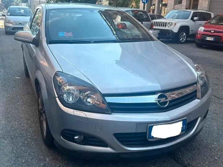 Opel Astra GTC 1.7 CDTI 120CV 3 porte Cosmo