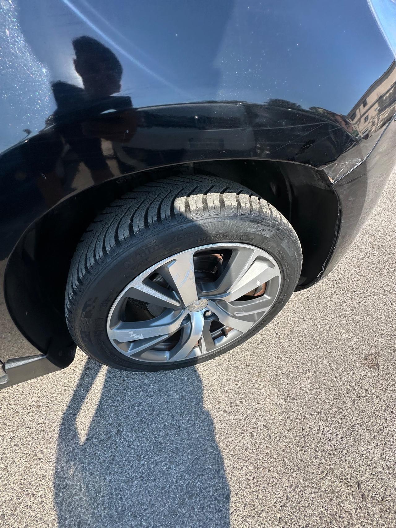 Peugeot 2008 1.6 e-HDi 115 CV Stop&Start Allure