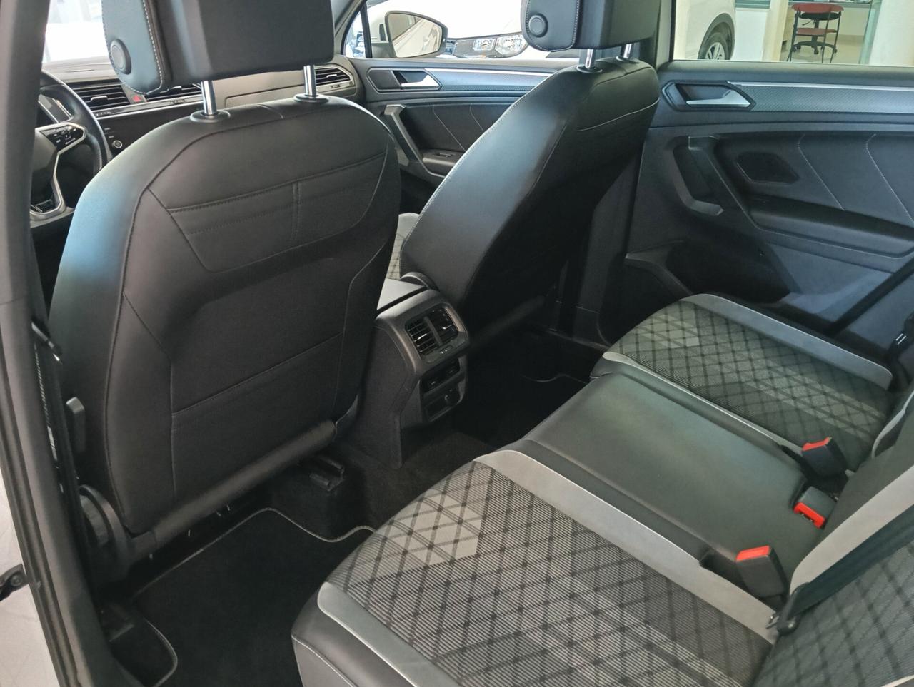 Volkswagen Tiguan 2.0 TDI 150 CV SCR DSG R-Line