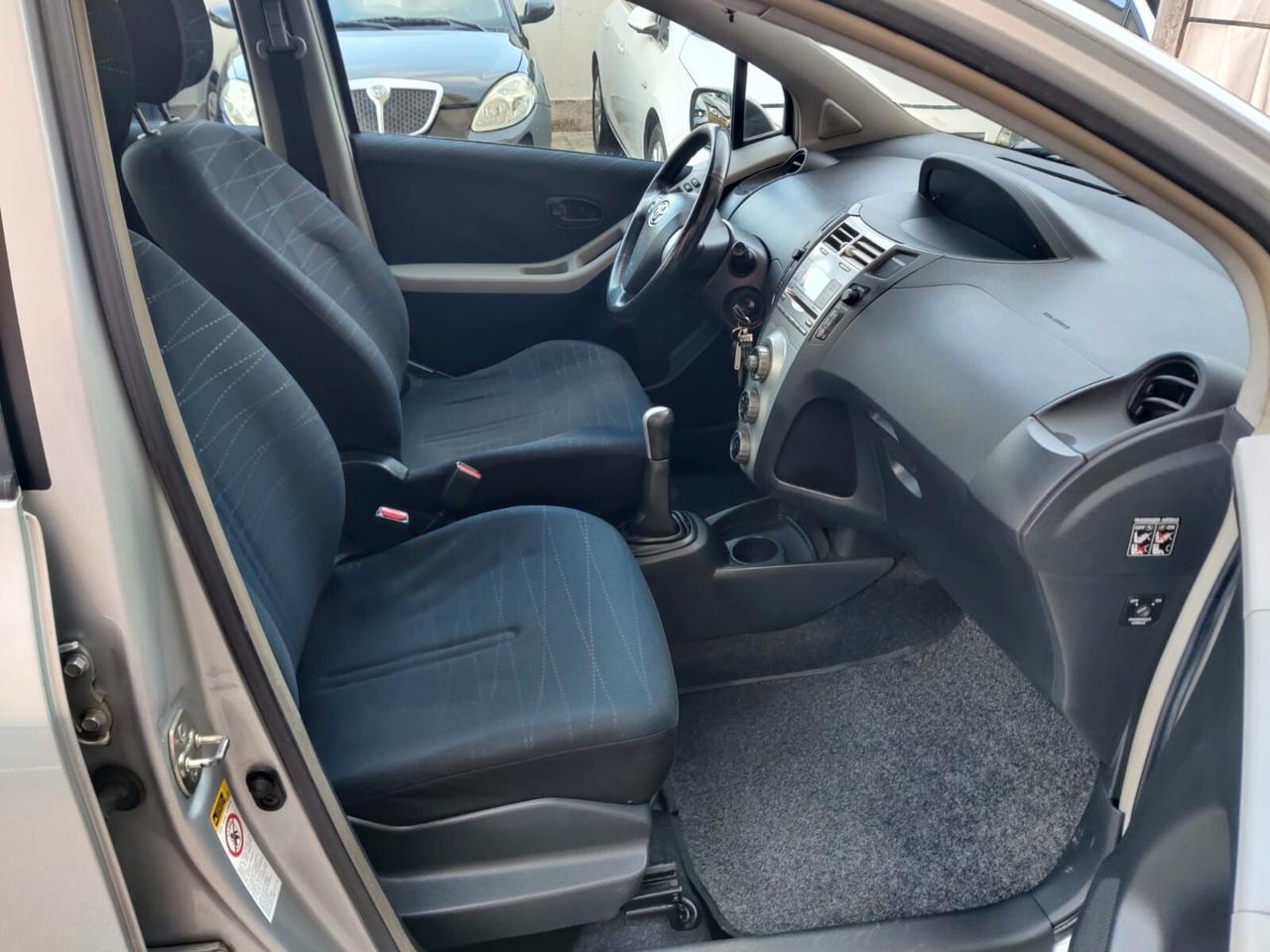 Toyota Yaris 1.0 benz 5 porte