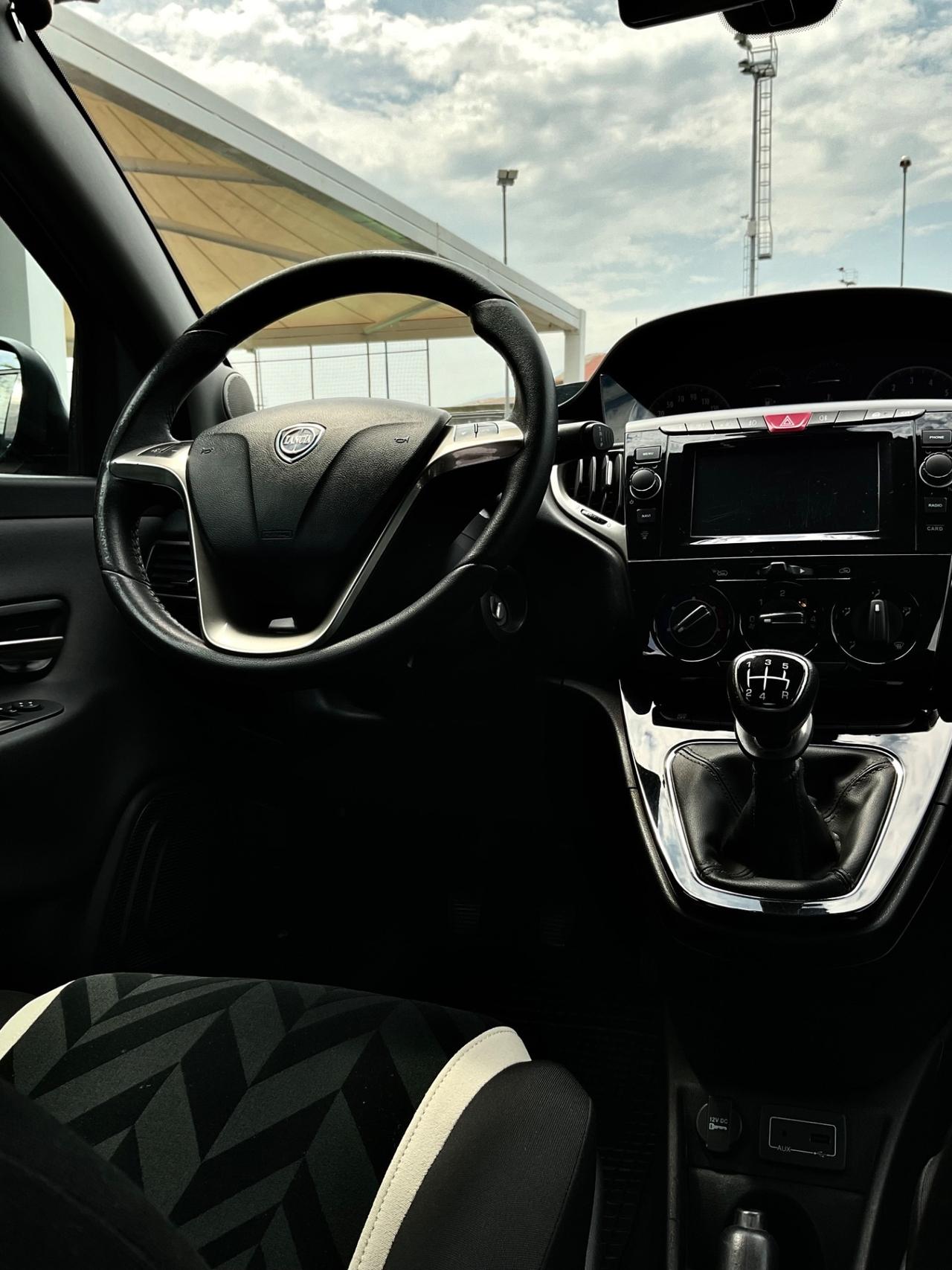 Lancia Ypsilon 1.2 69 CV 5 porte Platinum