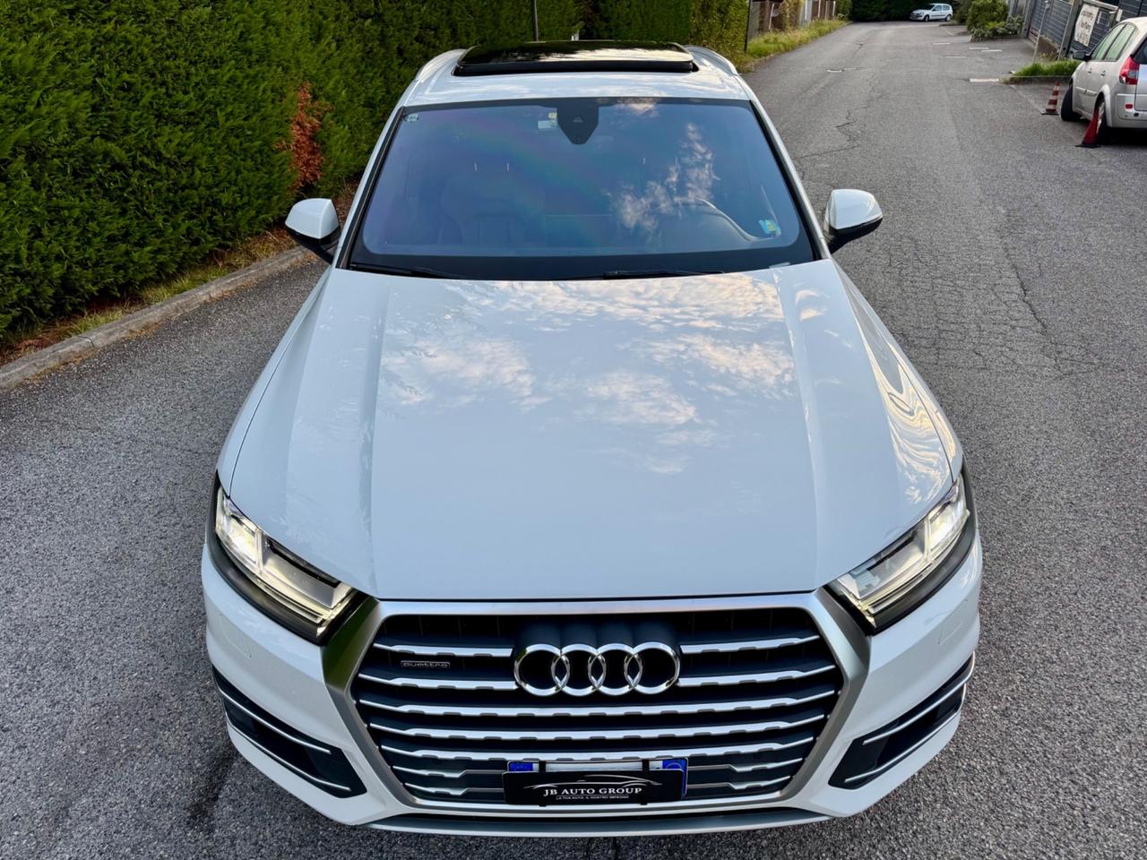 Audi Q7 S-Line Quattro 7 Posti