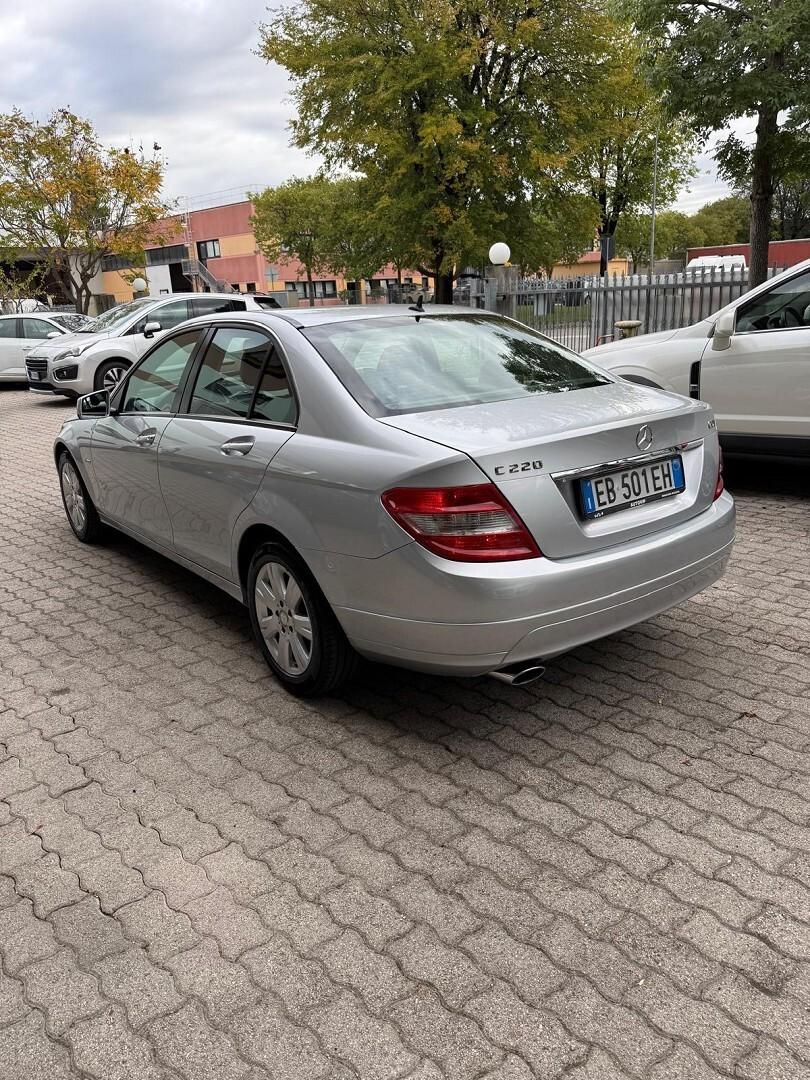 Mercedes-benz C 220 CDI BlueEFFICIENCY Avantgarde