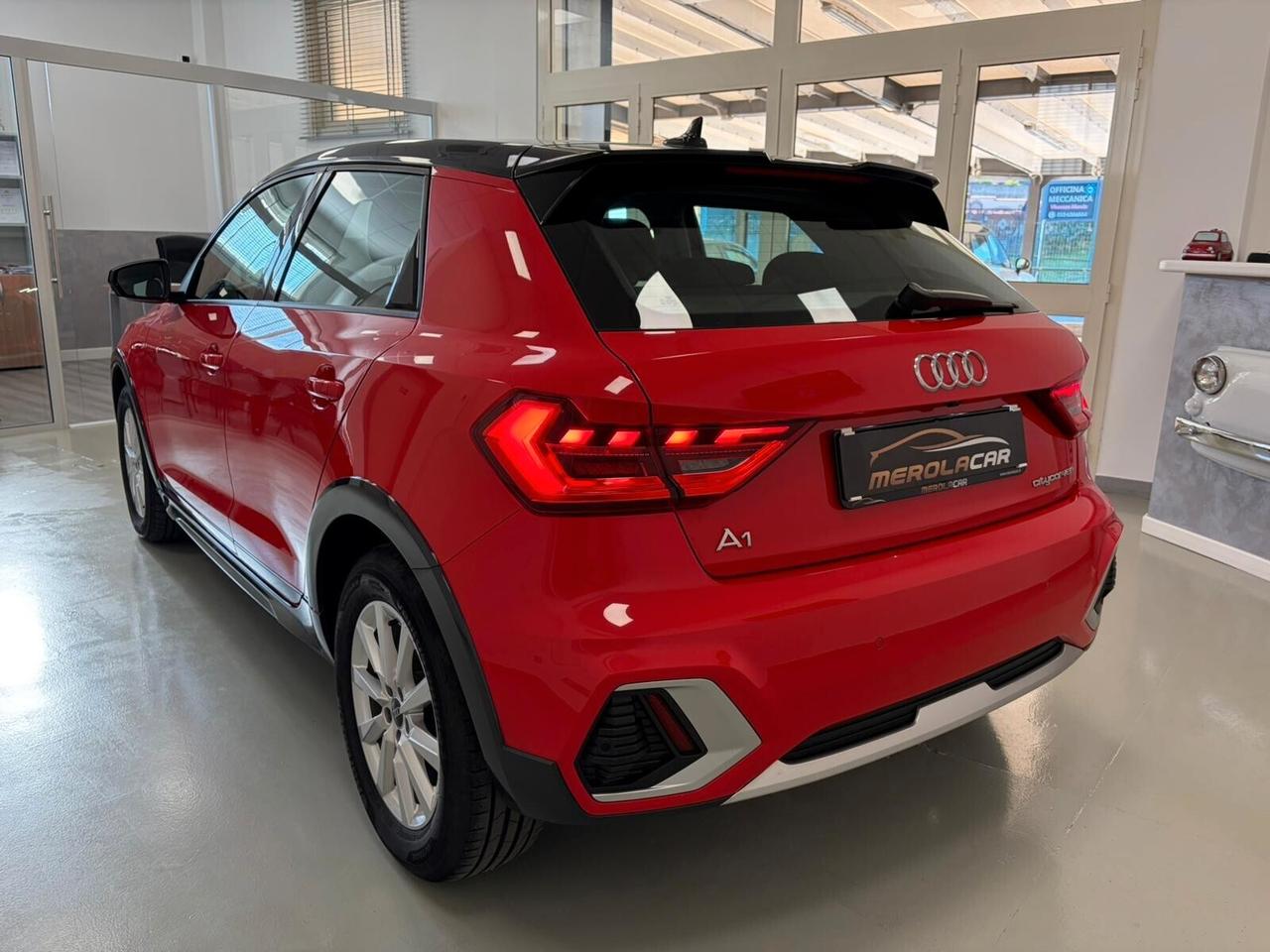 Audi A1 citycarver 30 1.0 tfsi Identity Black 110cv