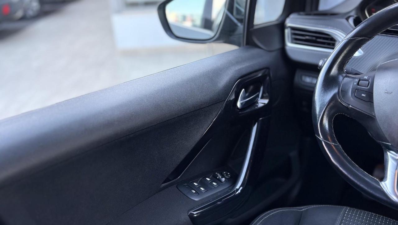 Peugeot 208 5 Porte 1.2 Benzina 82CV E6 Neo - 2017
