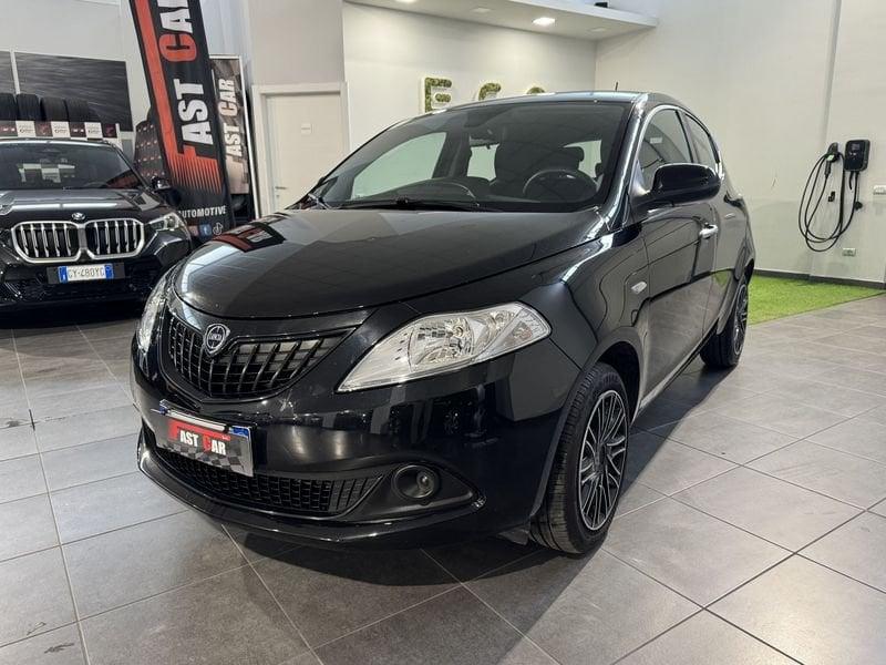 Lancia Ypsilon 1.0 FireFly 70cv Hybrid Silver