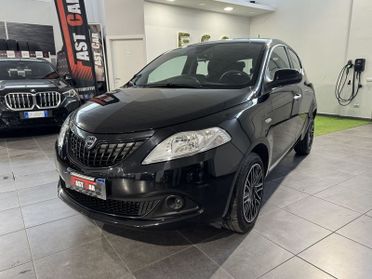 Lancia Ypsilon 1.0 FireFly 70cv Hybrid Silver