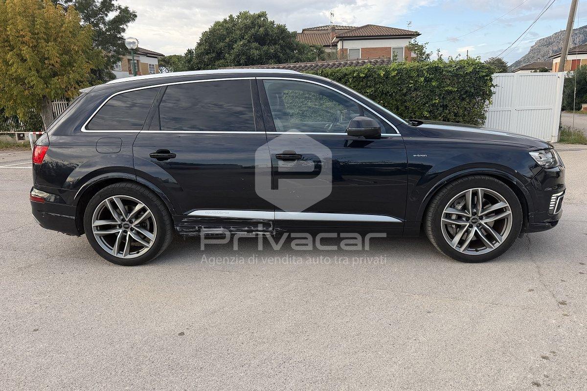 AUDI Q7 e-tron 3.0 TDI quattro tiptronic Business Plus