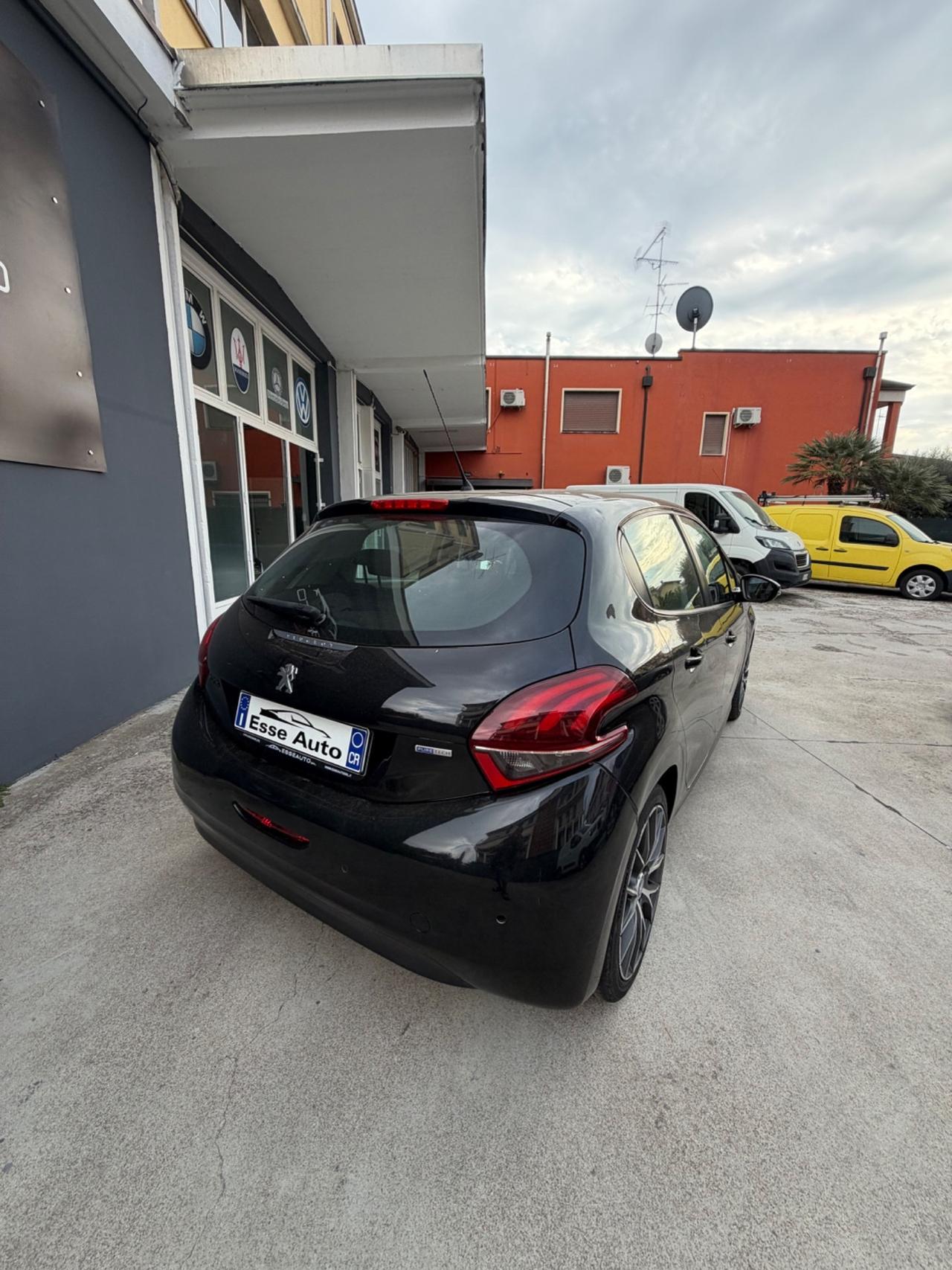 Peugeot 208 PureTech 82 5p. GPL Access