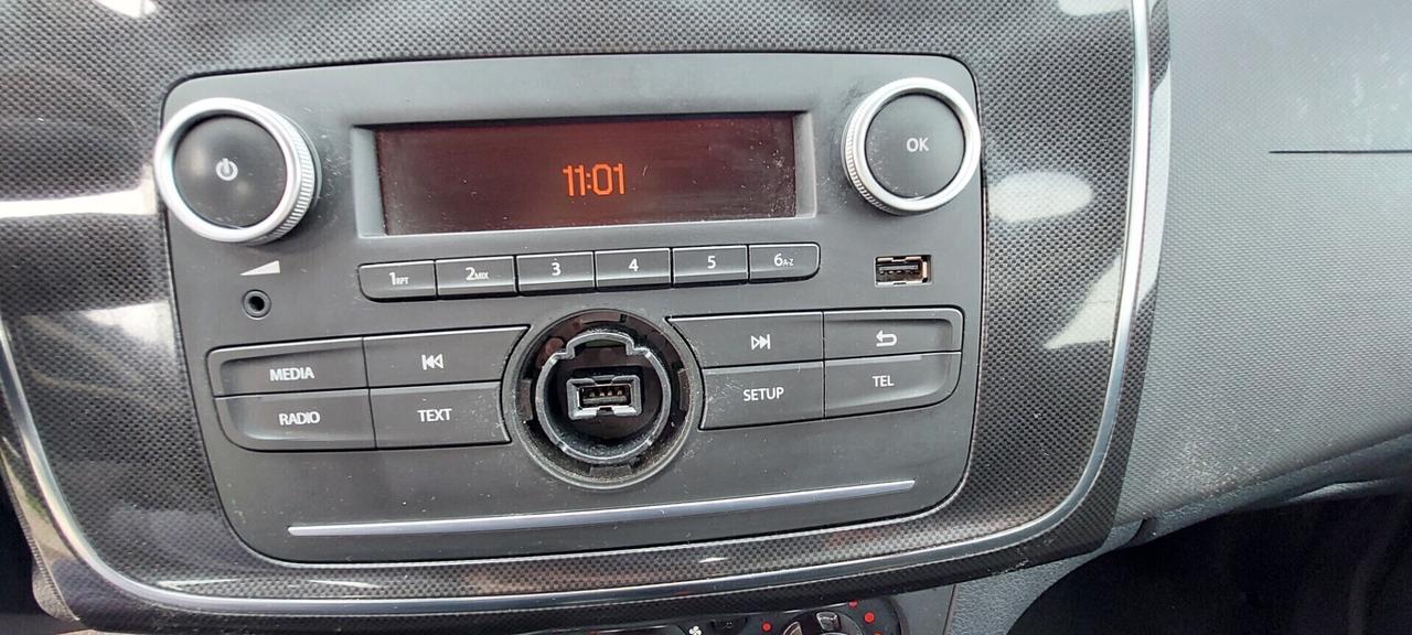 DACIA SANDERO 1,0 GPL DI SERIE CASA MADRE 100 CV TELEFONO X NEOPATENTATI IMPECCABILE