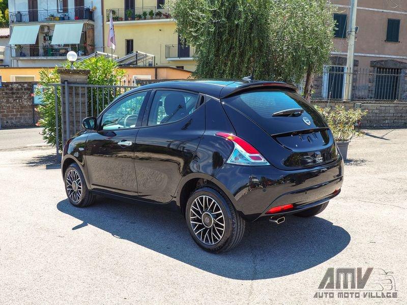 Lancia Ypsilon 1.0 FireFly 5 porte S&S Hybrid Platino