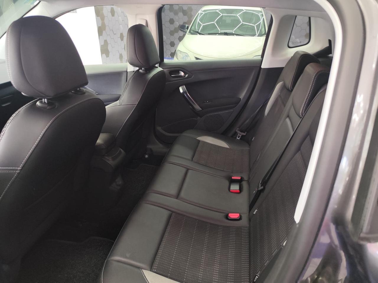 Peugeot 2008 BlueHDi 100 S&S Allure