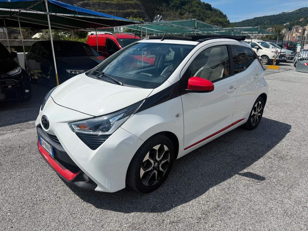Toyota Aygo Connect 1.0 VVT-i 72 CV 5 porte x-clusiv cabrio