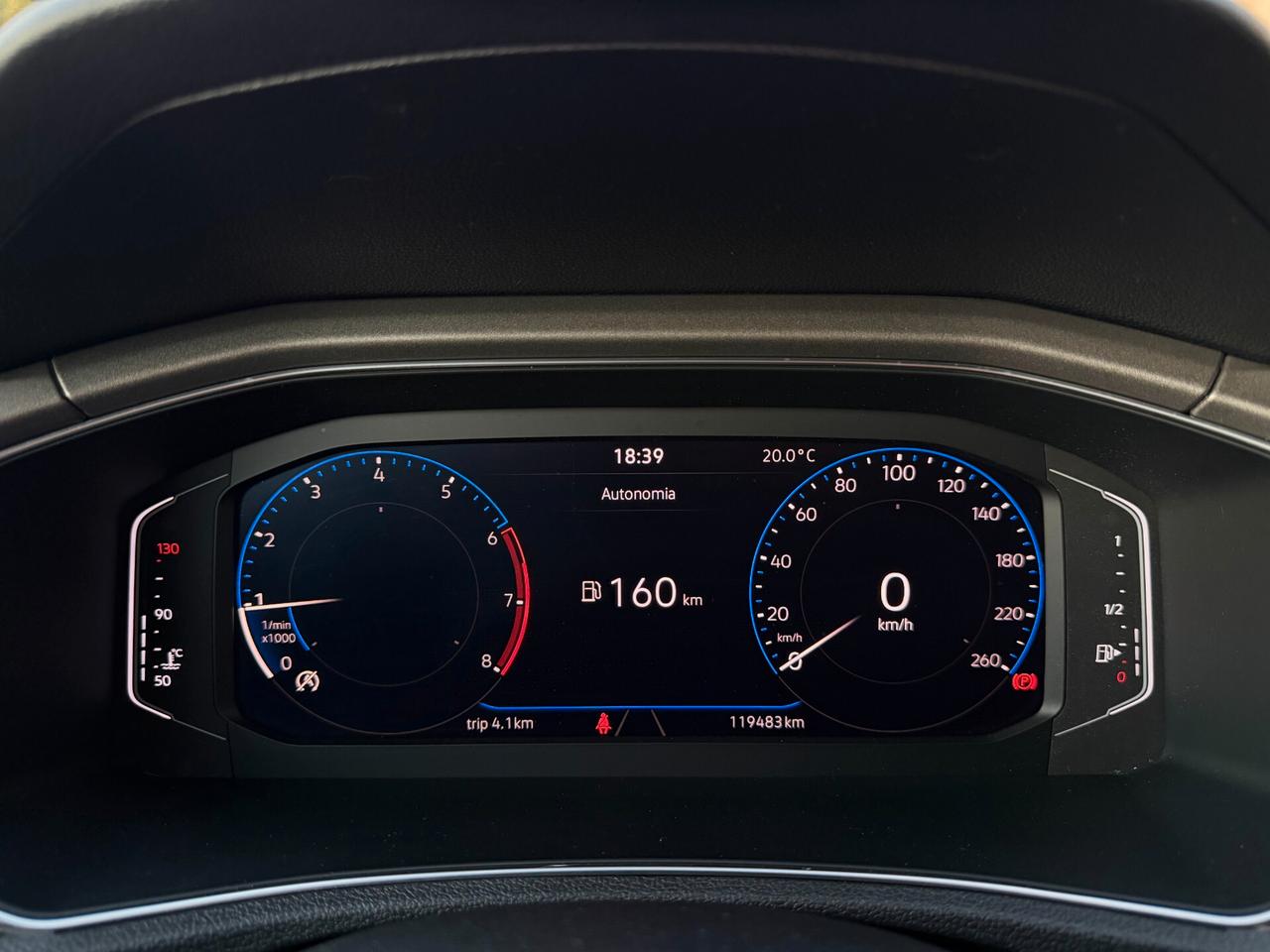 Volkswagen T-Roc/1.0 TSI 110 CV/CAR PLAY/CERCHI 17"/NEOPATENTATI
