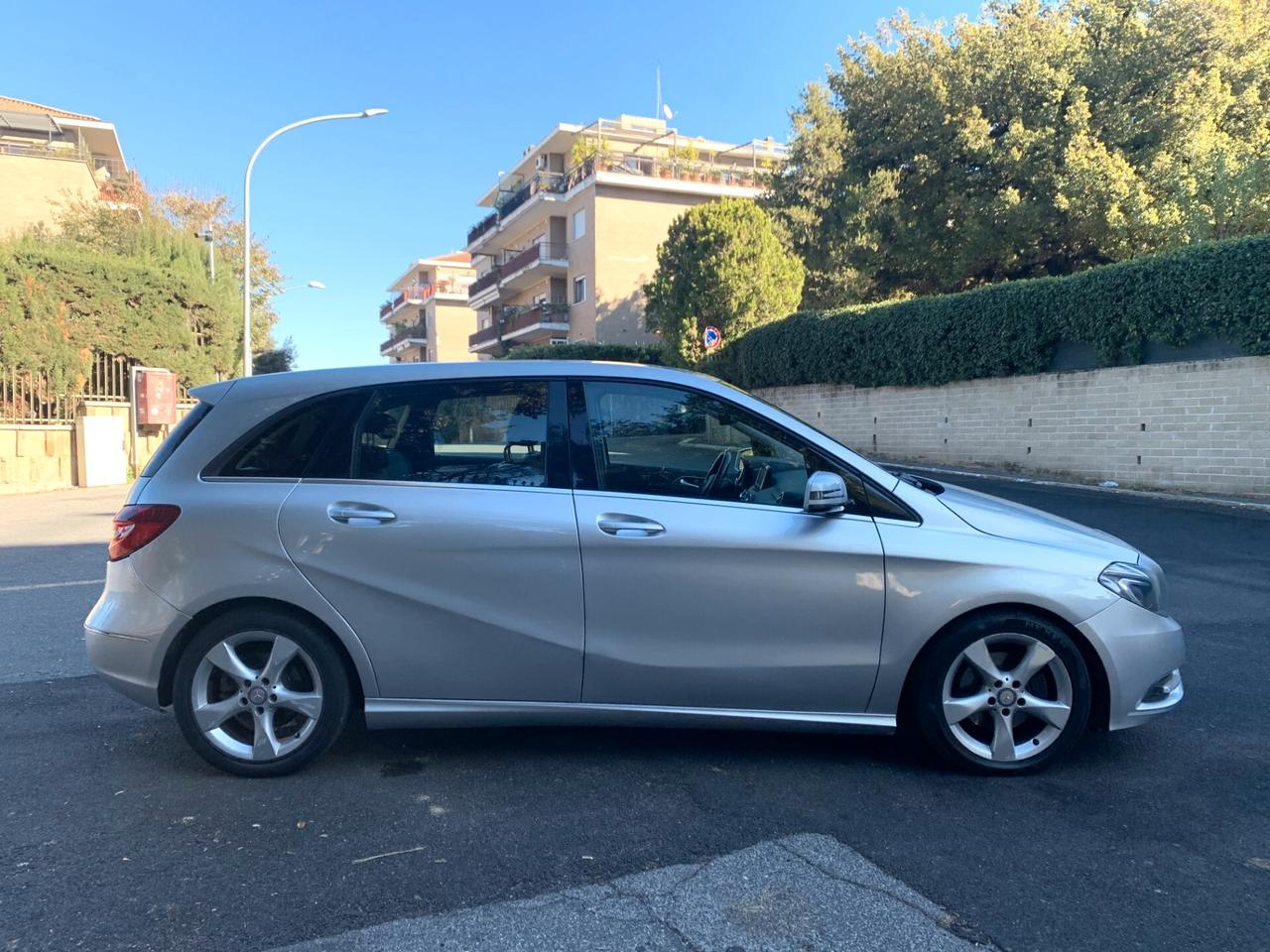 Mercedes-benz B 200 CDI Premium 2014 KM121000