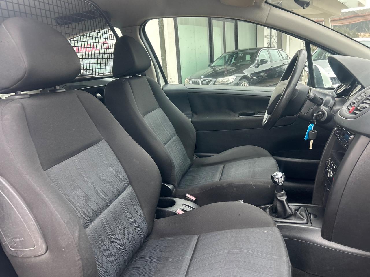 Peugeot 207 1.4 HDi 70CV 3p. XS autocarro