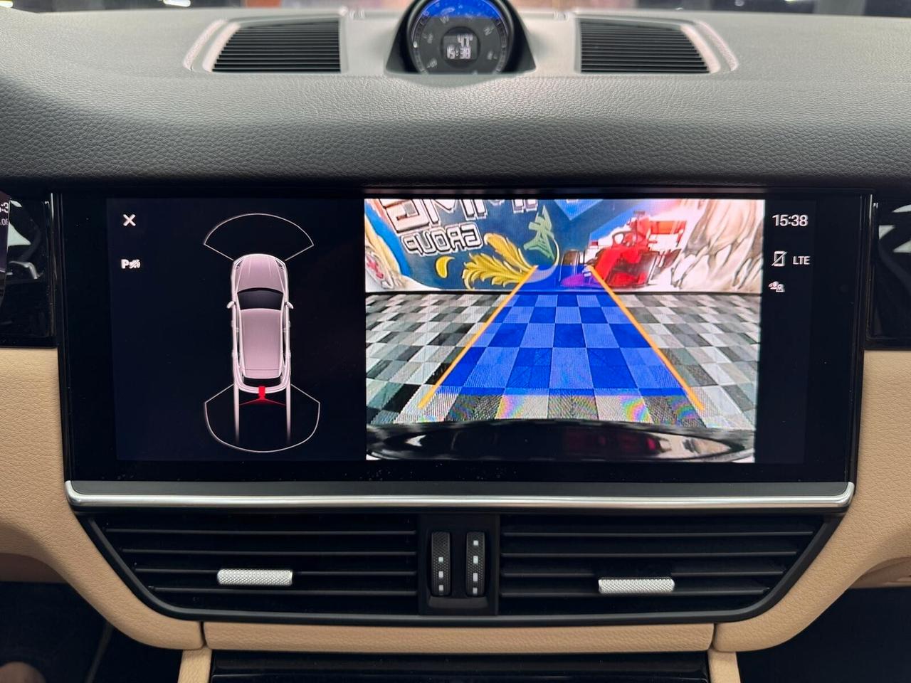 Porsche Cayenne 3.0 V6 E-Hybrid Platinum Edition (119)