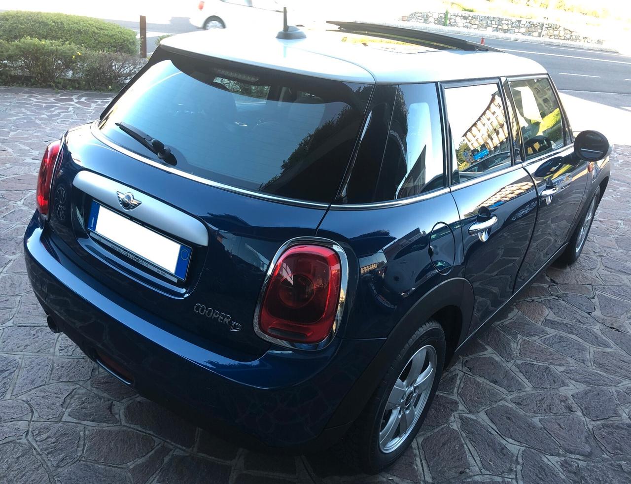 Mini Cooper D 5porte 1.5 Business auto tetto panoramico apribile