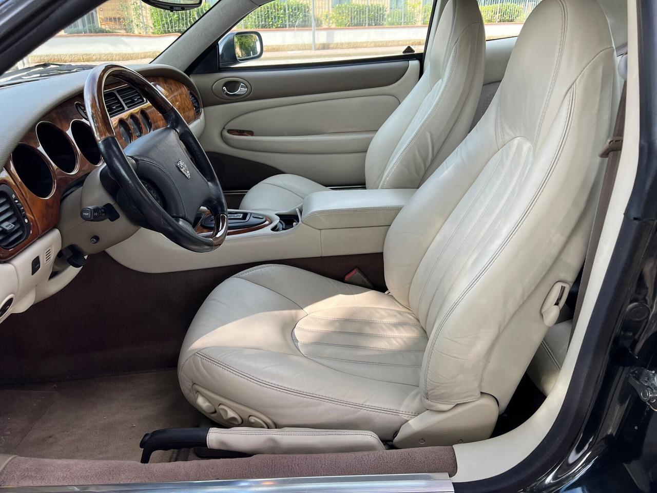 Jaguar XK XK8 4.0 Coupé V8