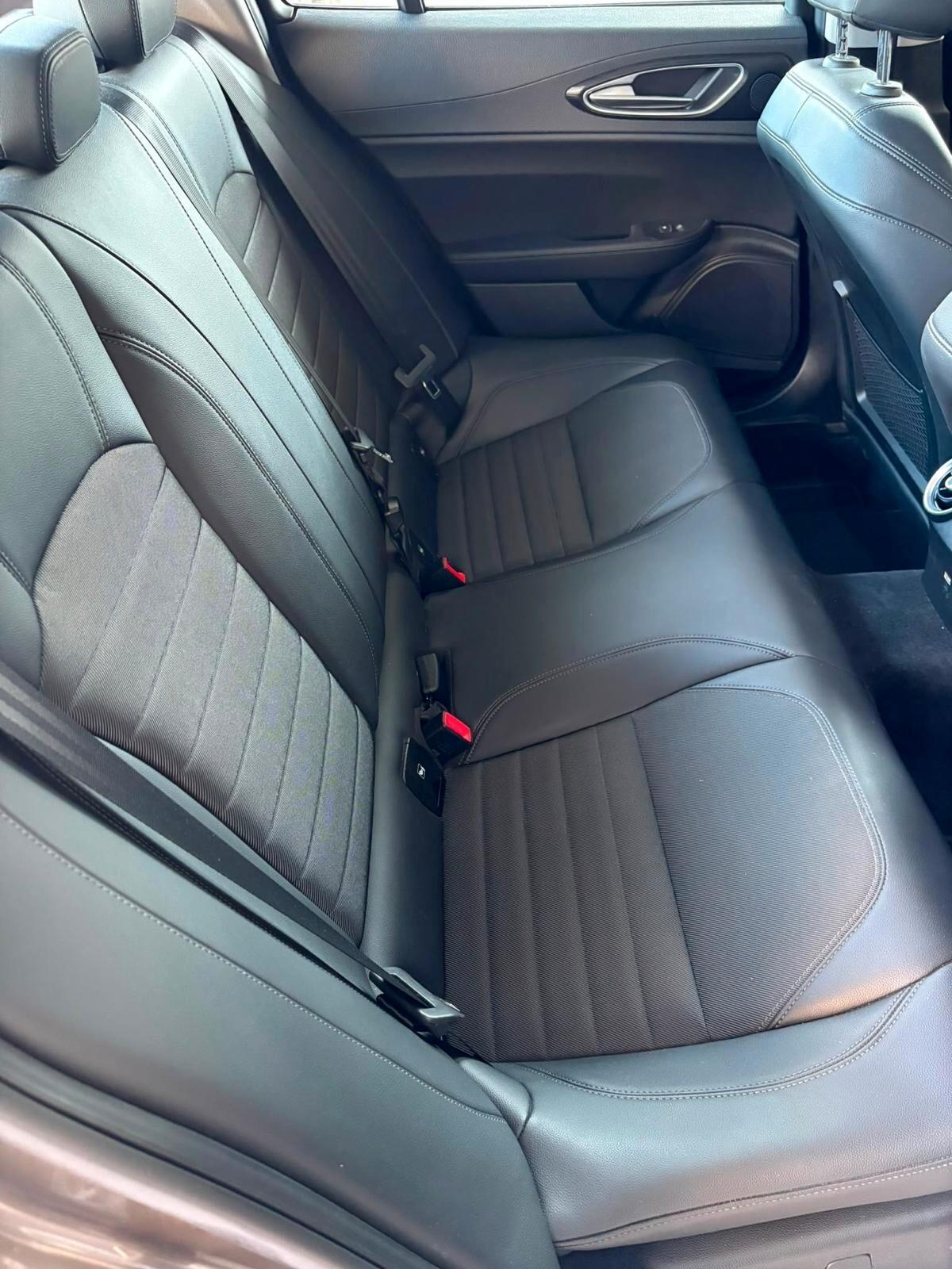 ALFA Giulia 2.2Turbodiesel 180CV 6M Super -08-2018