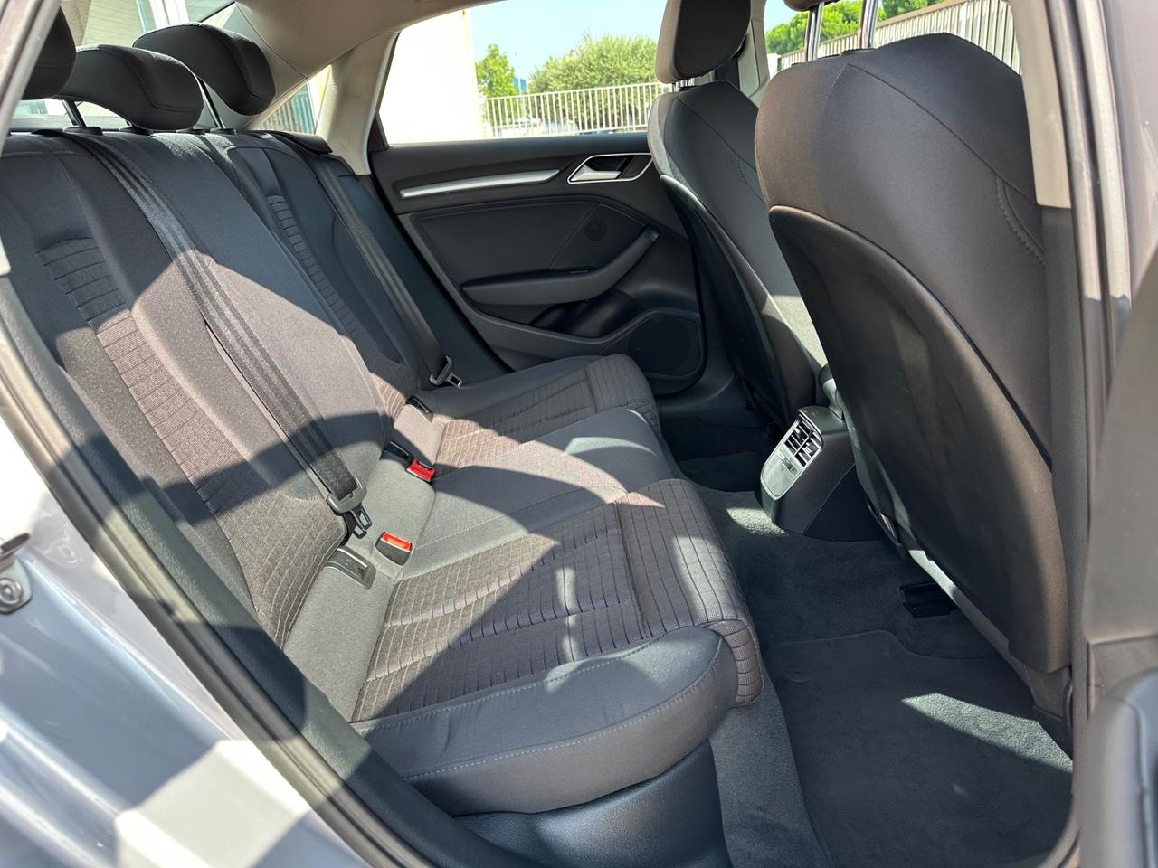 Audi A3 Sedan 1.6 TDI clean diesel S tronic Attraction
