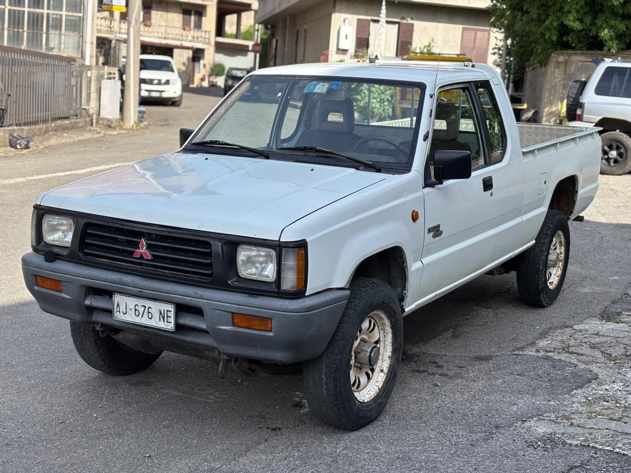 Mitsubishi L200 2.5 TD 4WD Club Cab Pick-up
