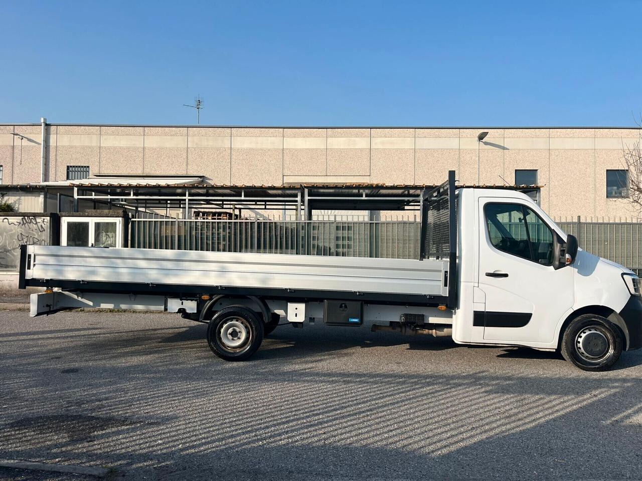 RENAULT MASTER 2.3DCI 165CV CASSONE 5.40 METRI