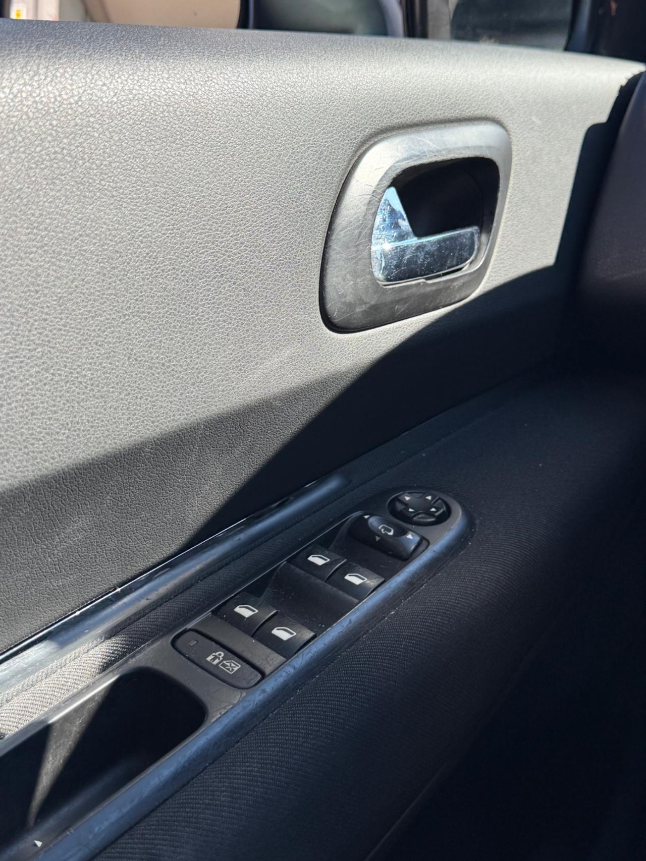 Peugeot 5008 1.6 gancio traino 7 posti