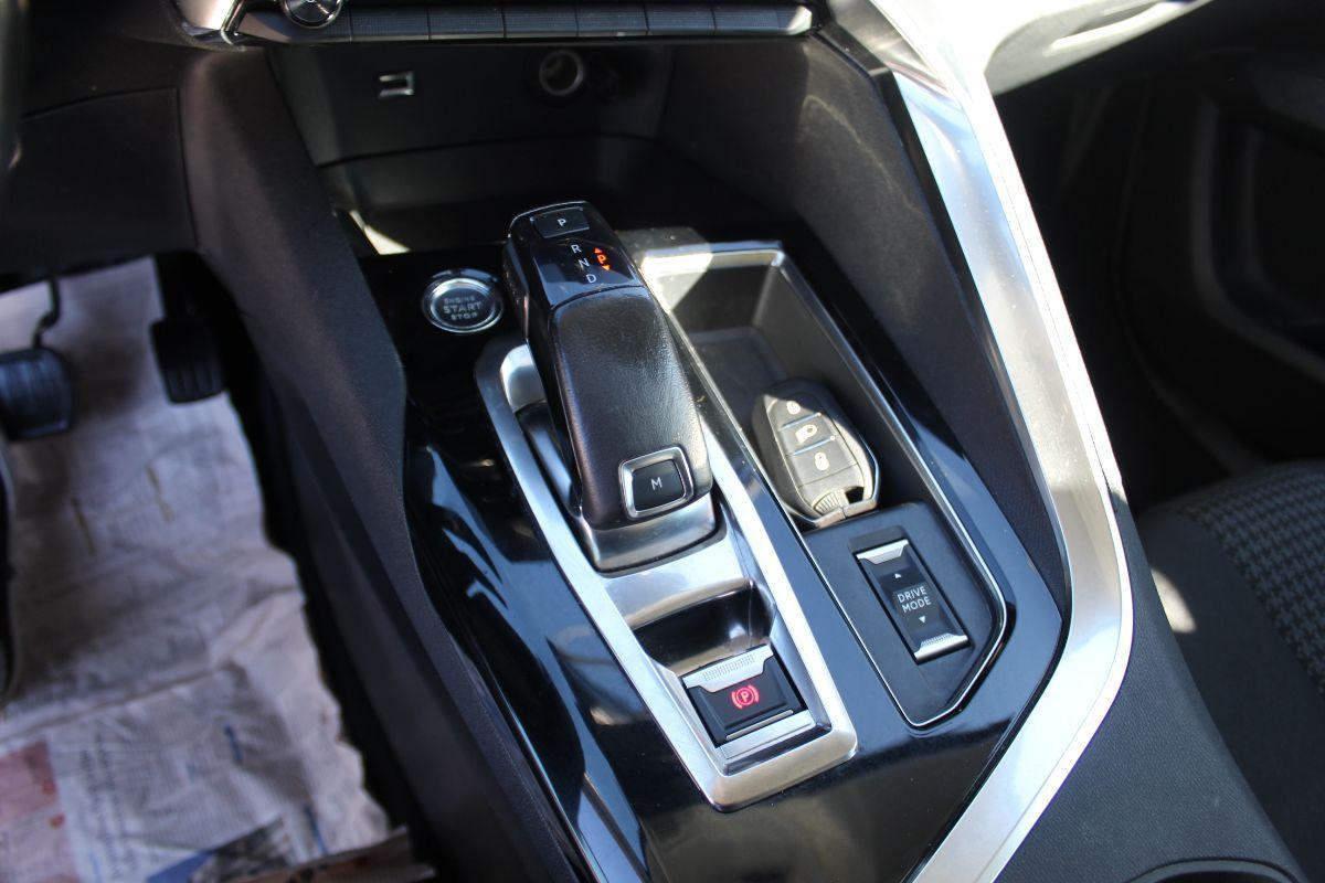 PEUGEOT - 3008 - BlueHDi 130 S&S Allure