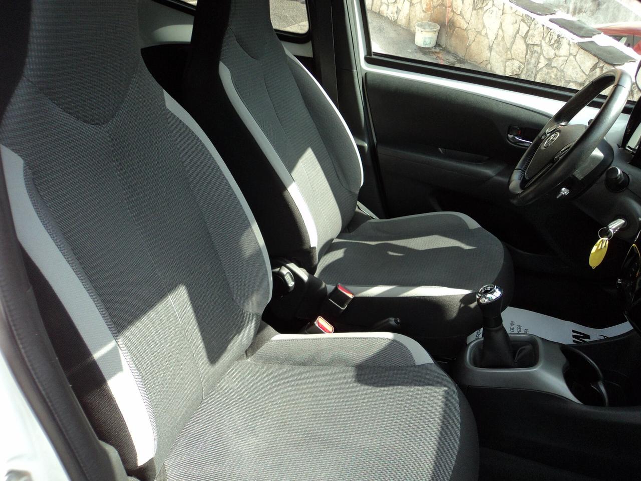 Toyota Aygo Connect 1.0 VVT-i 72 CV 5 porte x-clusiv