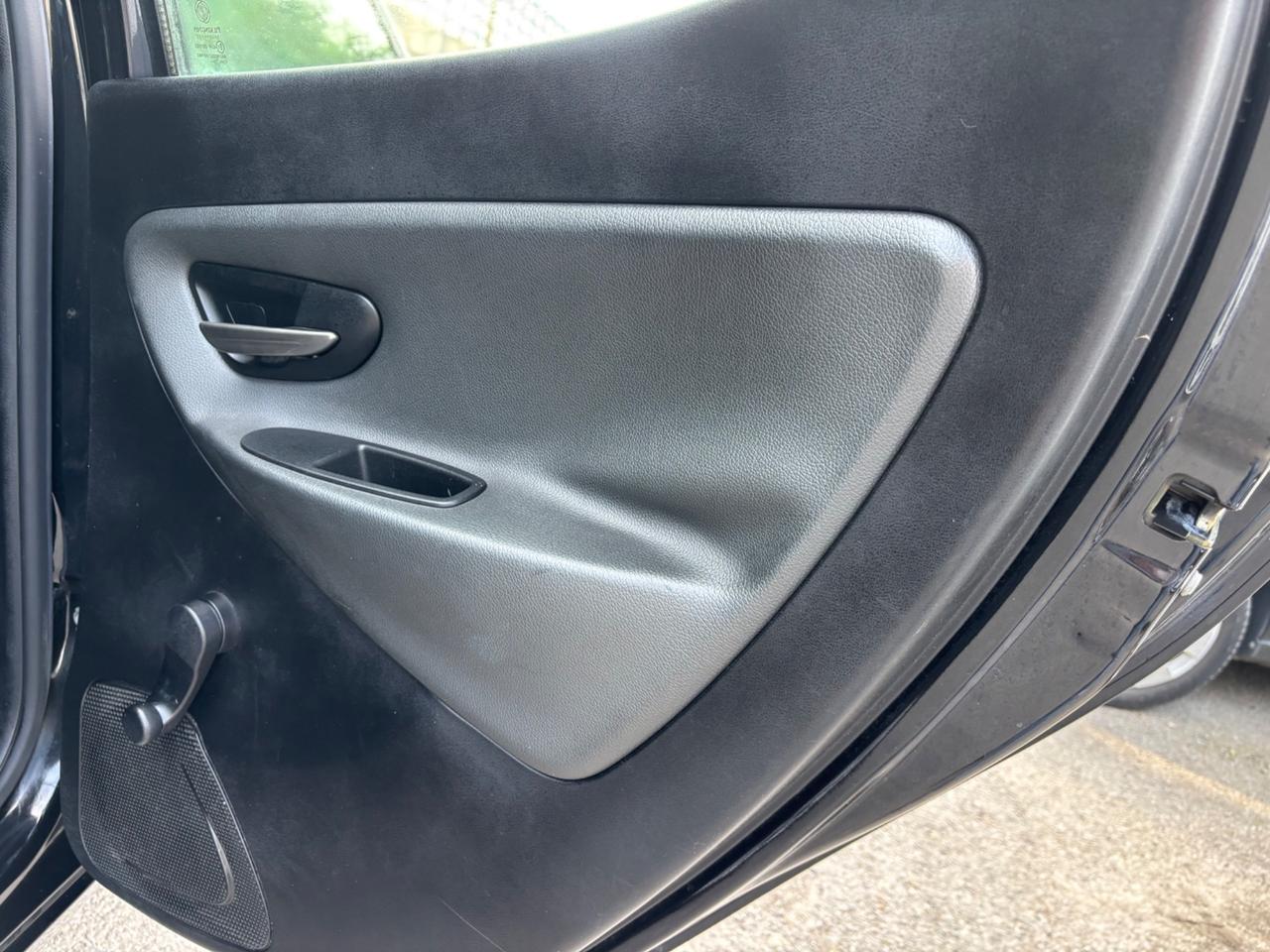 Lancia Ypsilon 5 porte Metano Ecochic OK NEOPATENTATI