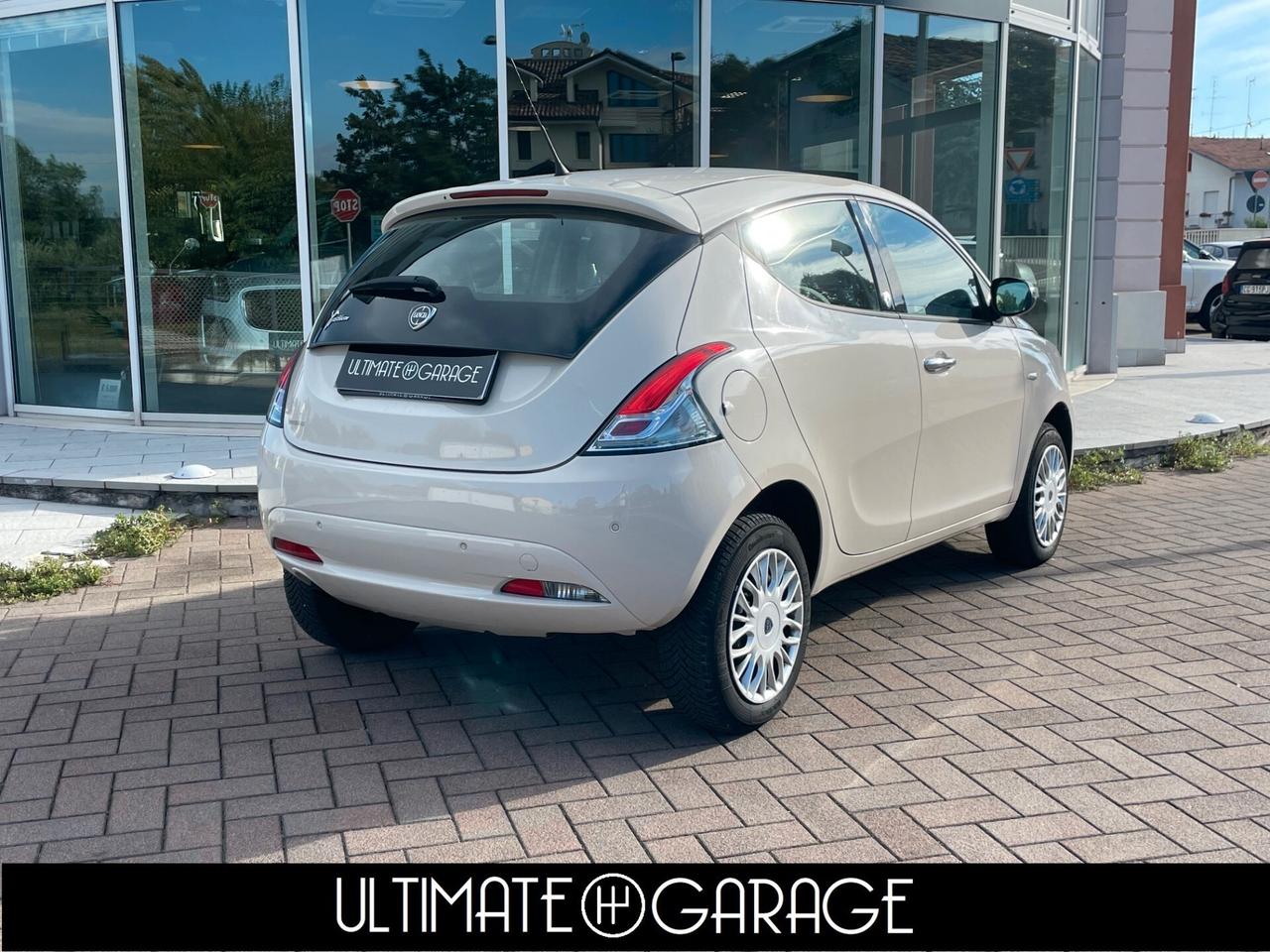 Lancia Ypsilon 0.9 TwinAir 85 CV 5 porte Metano Ecochic Gold NEOPATENTATI