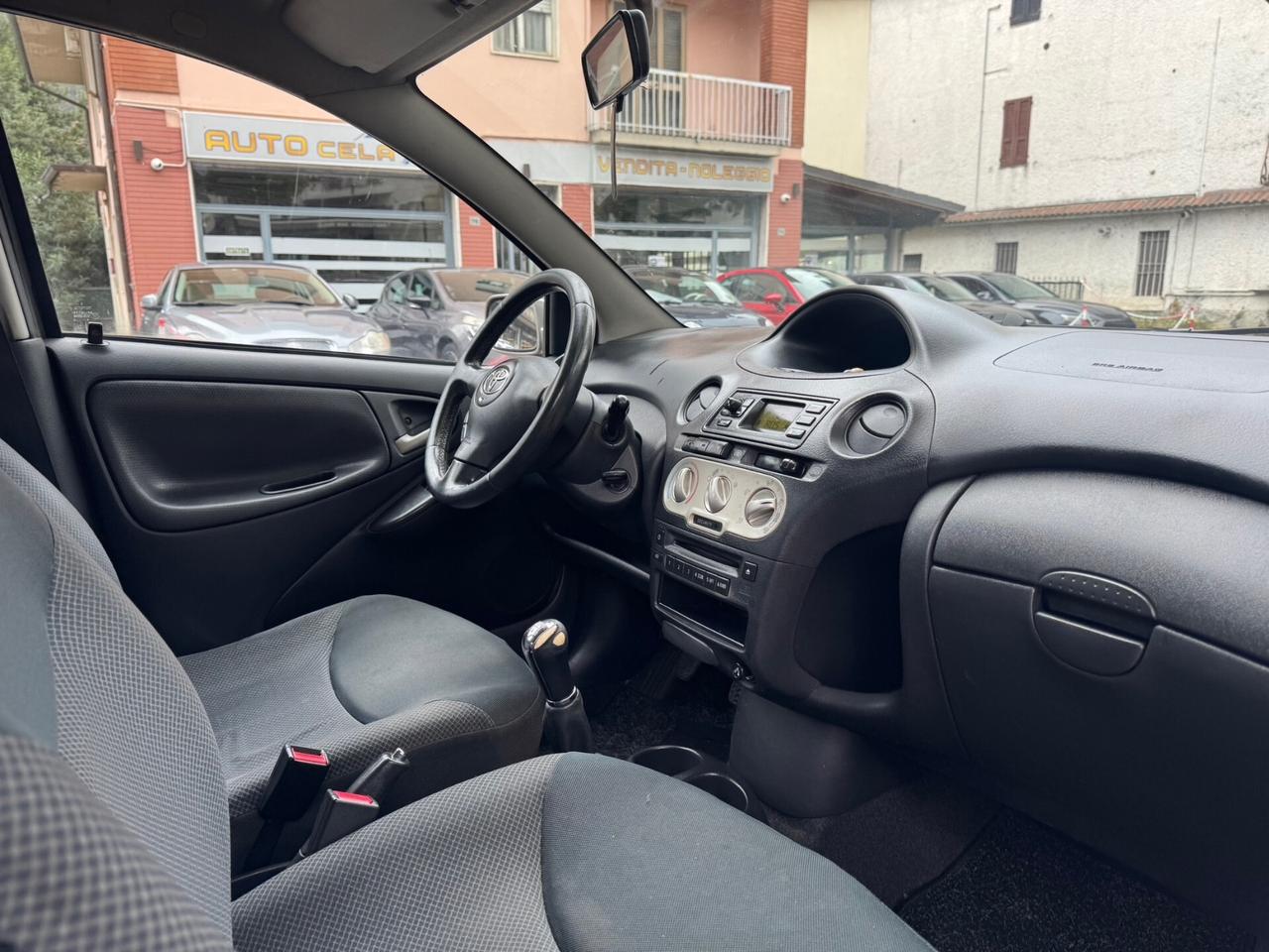 Toyota Yaris 1.0i 16V cat 5 porte OK NEOPATENTATI