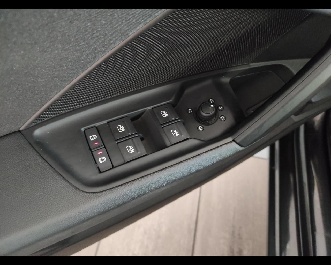 AUDI A3 4ª serie - A3 SPB 40 TFSI e S tronic Business
