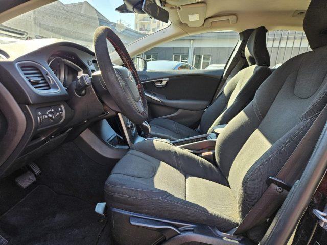 VOLVO V40 D2 Geartronic Momentum