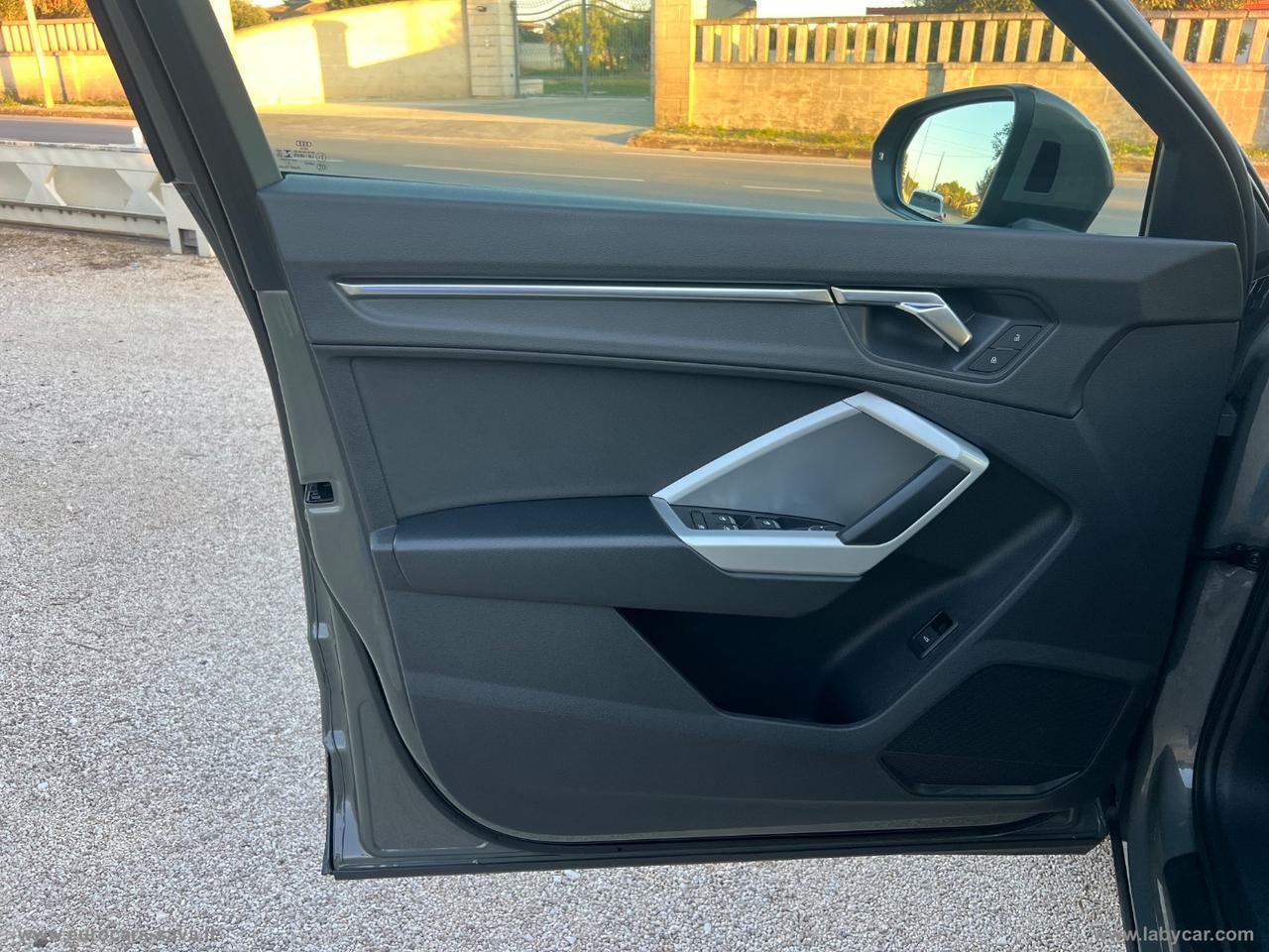 AUDI Q3 SPB 35 TDI Identity Black SPORTBACK S-TRONIC