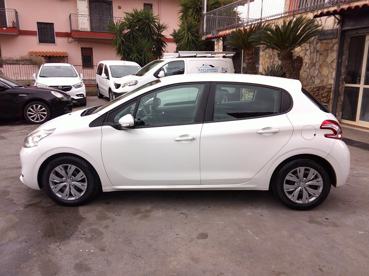 Peugeot 208 1.4 HDi 68 CV 5 porte Allure 12