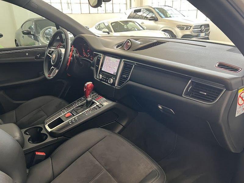 Porsche Macan -