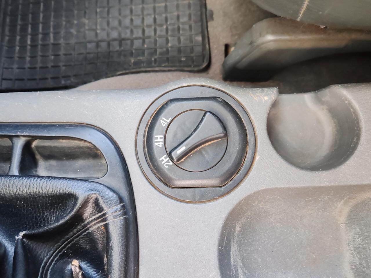 Mahindra Bolero Pk RIBALTABILE TRILAT
