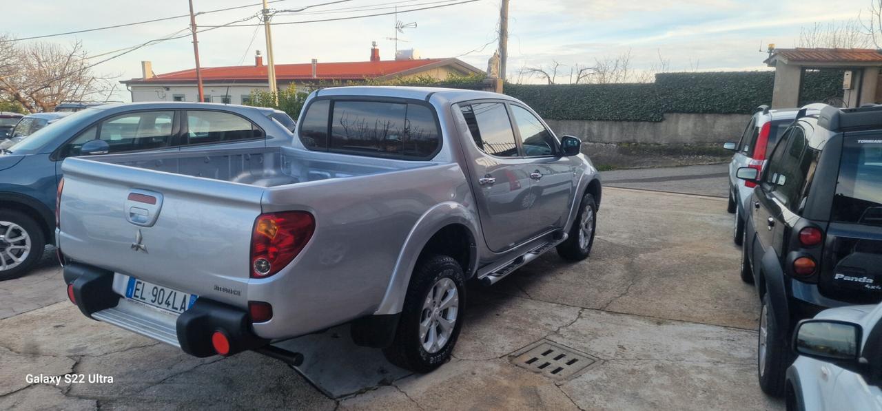 Mitsubishi L200 2.5 DI-D/178CV DC Intense Plus DPF MOTORE NUOVO