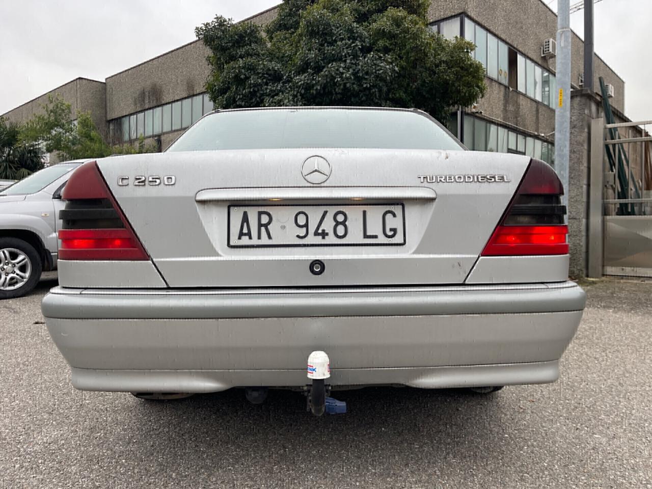 MERCEDES-BENZ C250 TURBODIESEL 150CV GANCIO TRAINO 1500KG