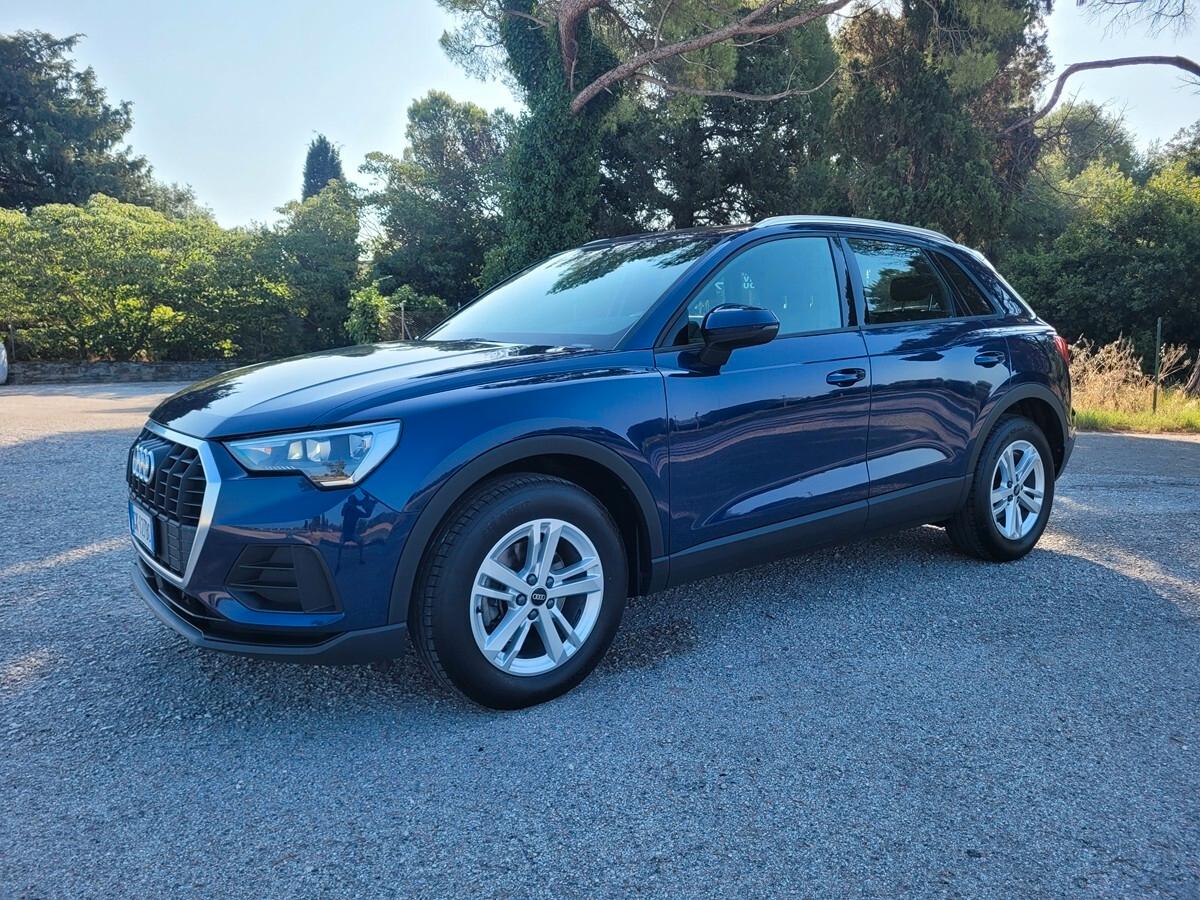 Audi Q3 35 TFSI S tronic Business interni s-line