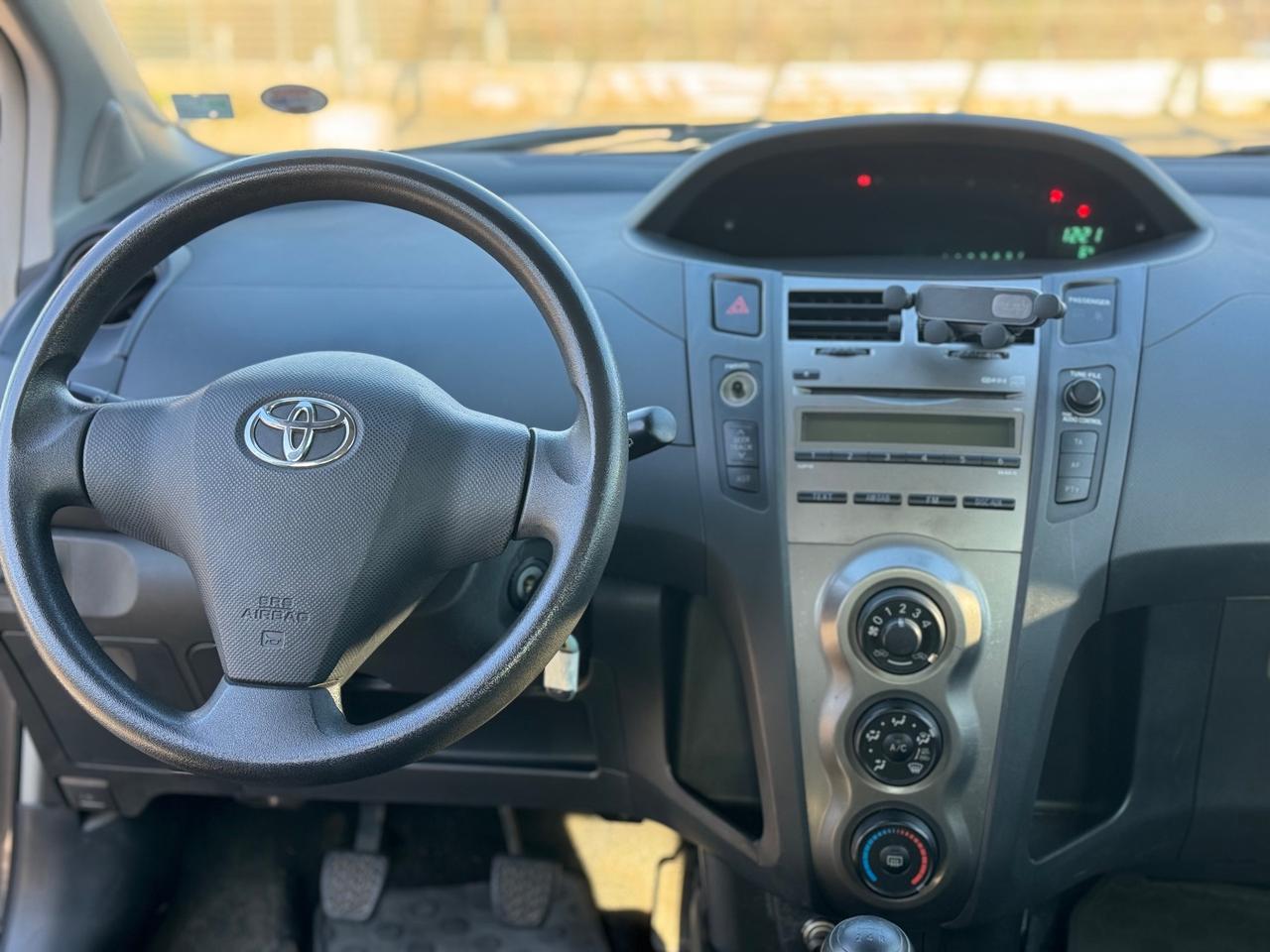 Toyota Yaris 1.0 5 porte Luxury pack