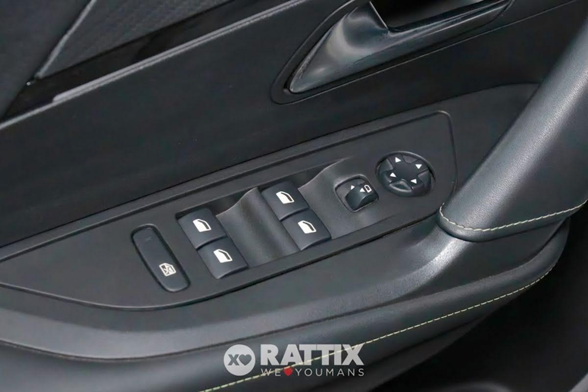 Peugeot e-2008 motore elettrico 100kW GT