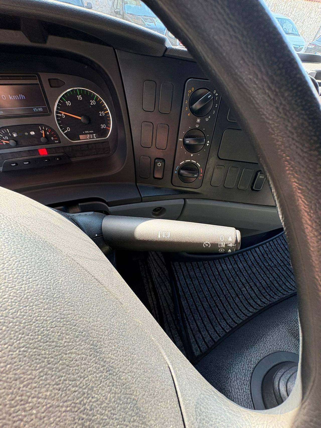 Mercedes Benz ATEGO 818 telonato 2014 130.000km