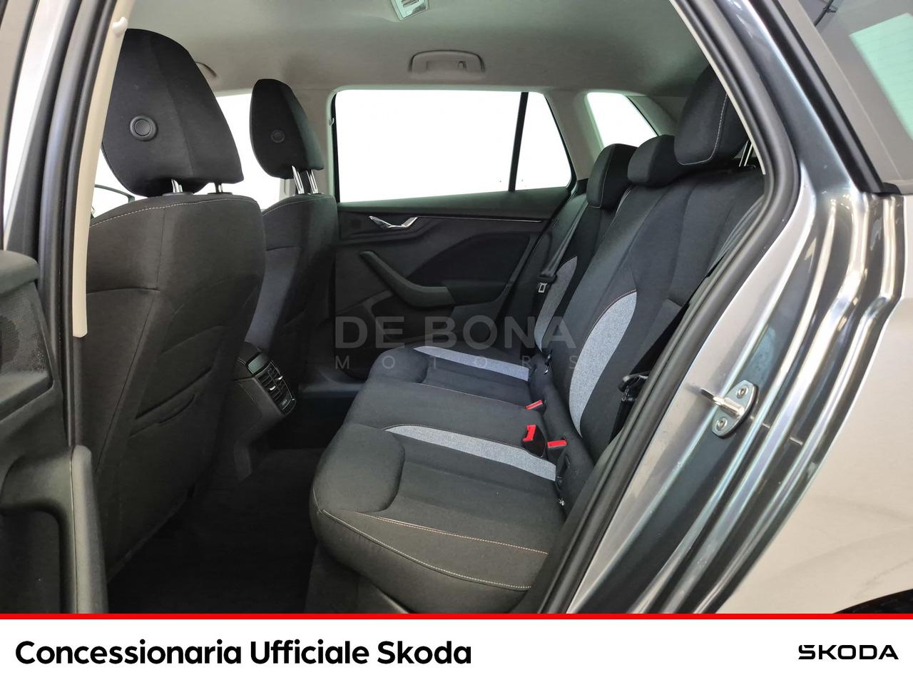 Skoda Kamiq 1.0 tsi black dots 115cv