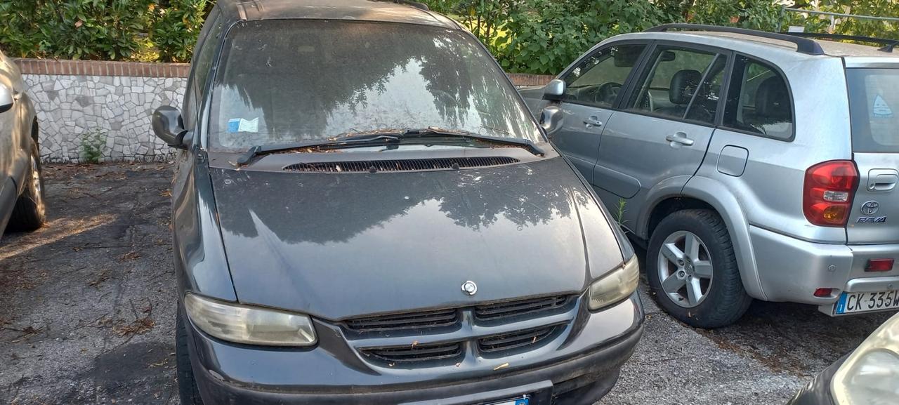 Chrysler Voyager con revisione nuova e frizione nu