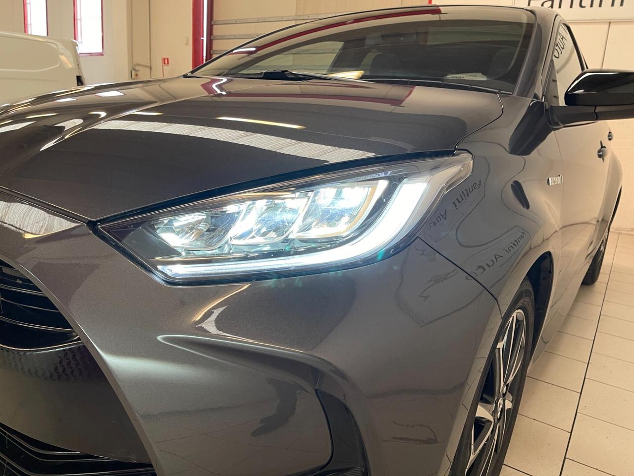 Toyota Yaris Lounge 1.5h cvt c.auto-OK Neopatentati-LEGGI SOTTO